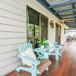 The Little House - Pet-Friendly Beach Cottage
