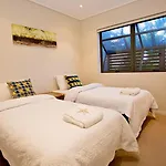 Kingfisher - Three-Bedroom Beachside Escape In Agnes Water, With Heated Communal Pool