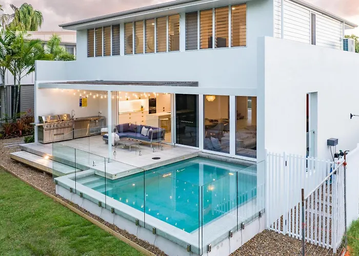 Ocean House - 4 Bedroom With Media Room & Private Pool - 100M To Beach