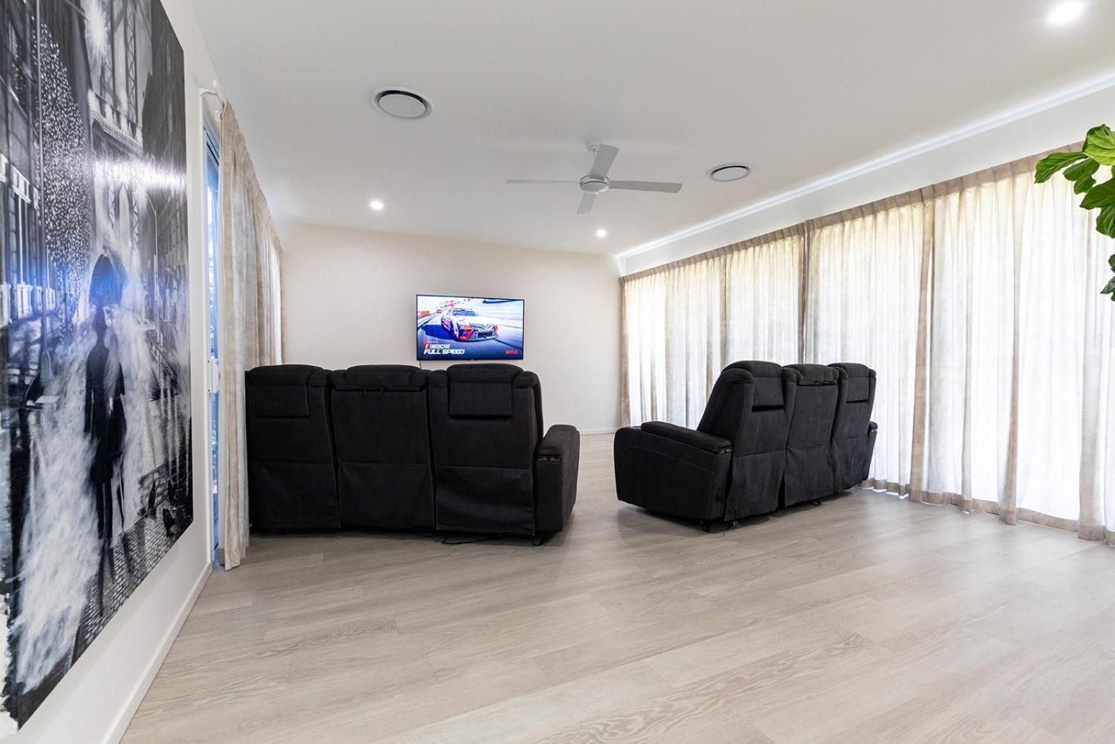 Holiday home Ocean House - 4 Bedroom With Media & Private Pool - 100m To