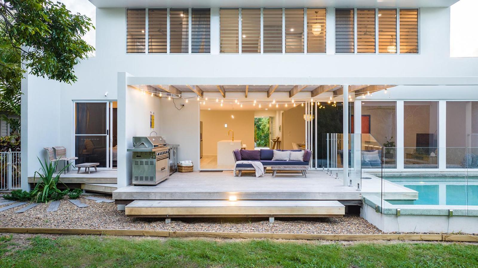 Ocean House - 4 Bedroom With Media & Private Pool - 100m To Holiday home Agnes Water