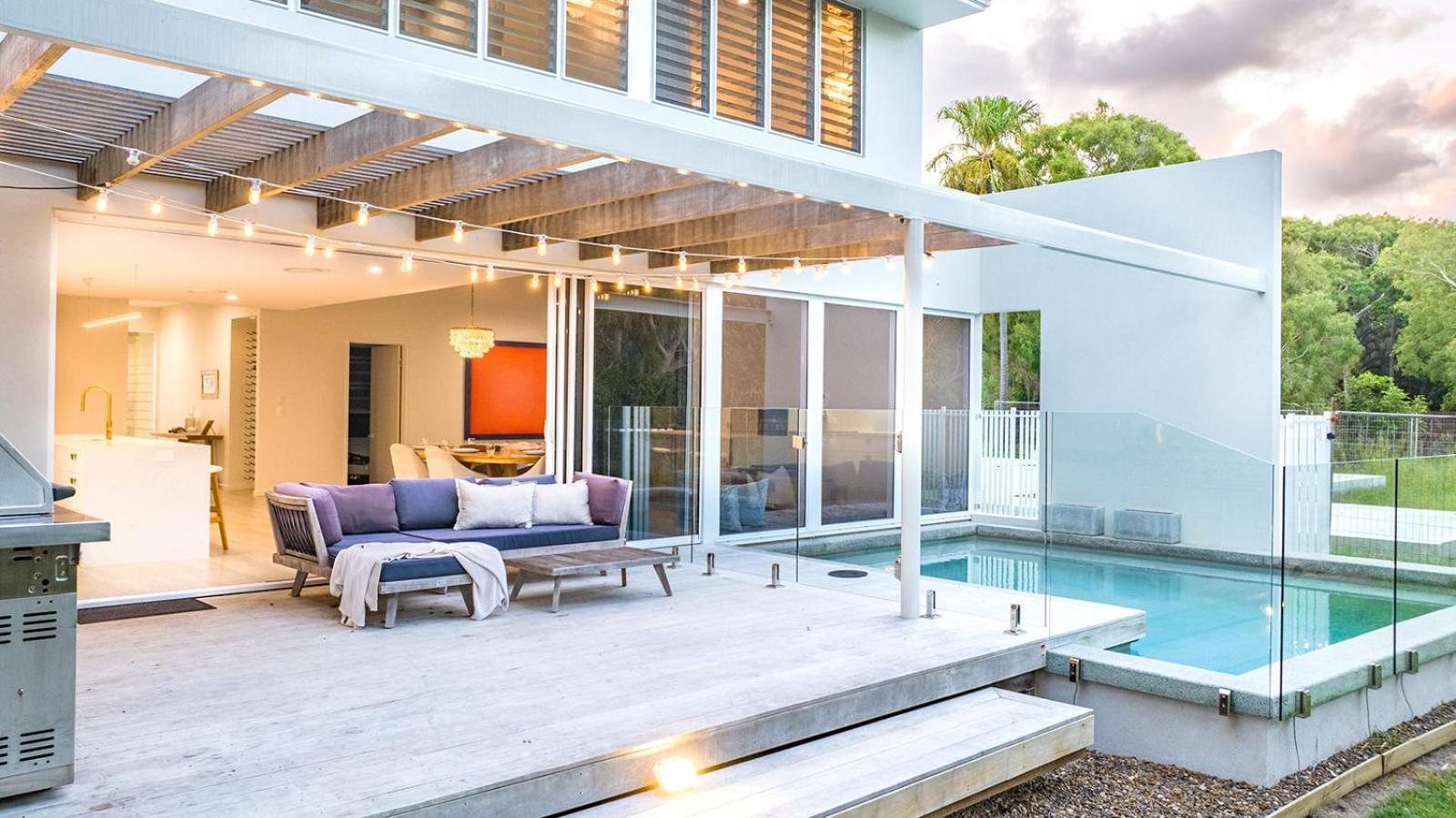 Ocean House - 4 Bedroom With Media & Private Pool - 100m To