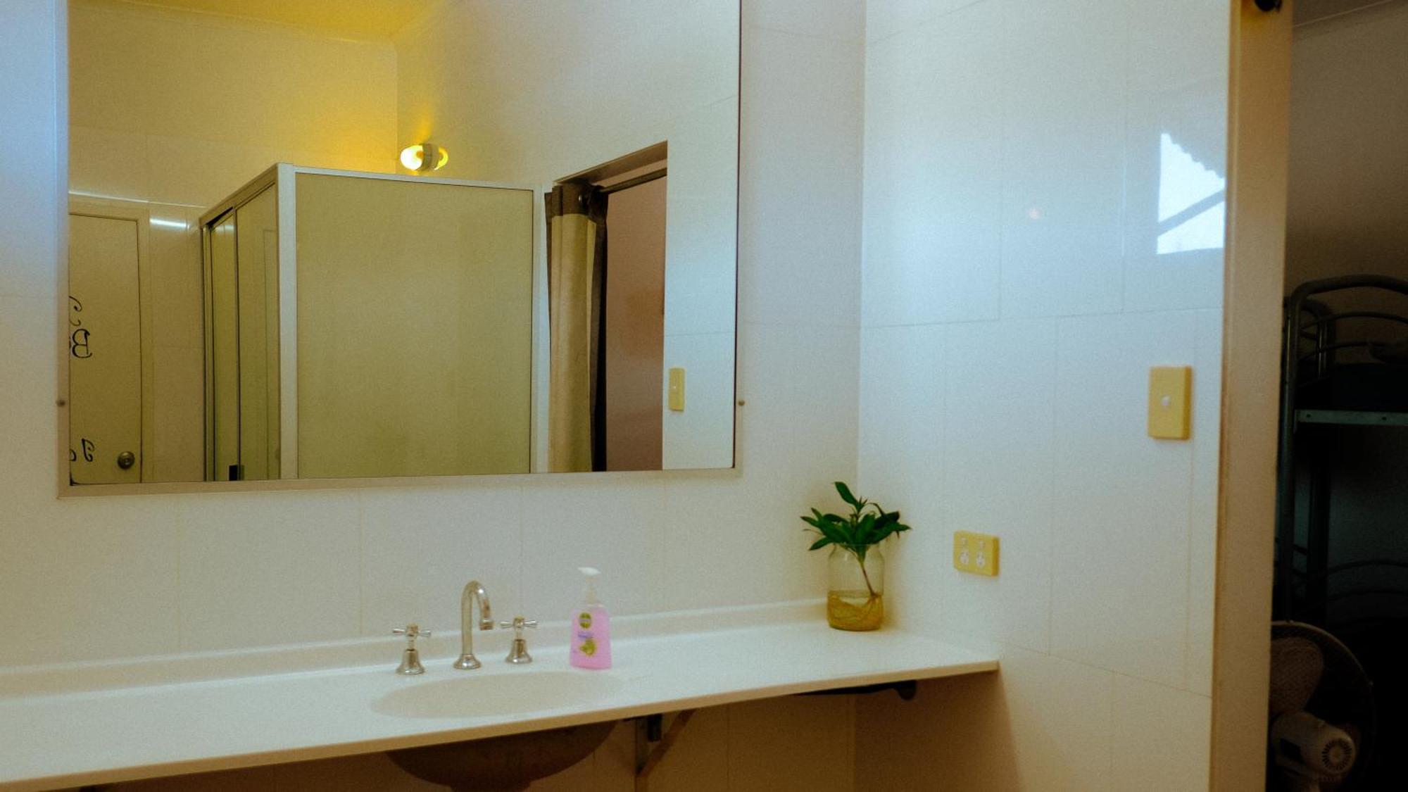 Hostel Backpackers At 1770 *