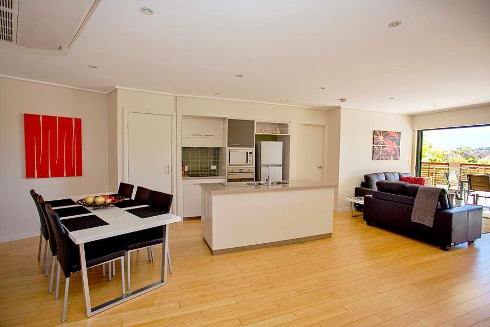 Kingfisher - Three-bedroom Beachside Escape In Agnes Water, With Heated Communal Pool *