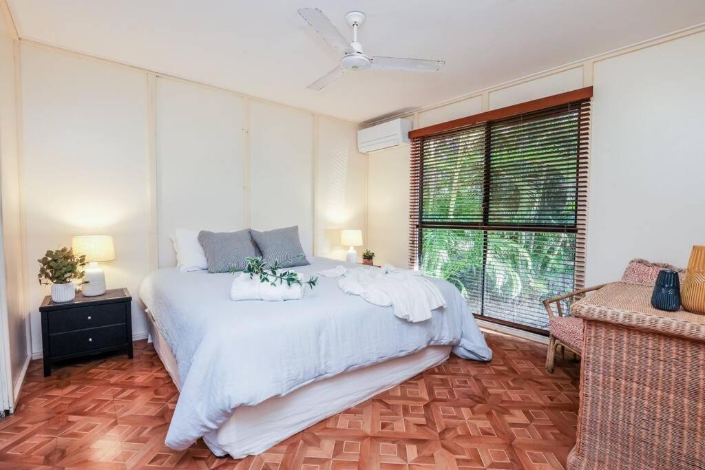 Banksia House - On Main Beach, *