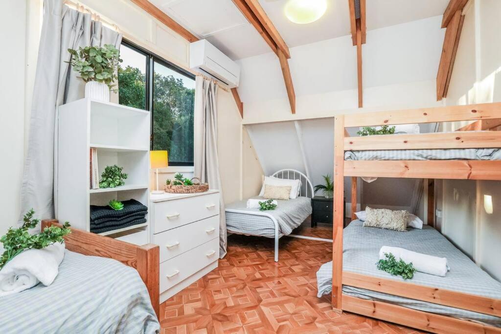 Banksia House - On Main Beach, *