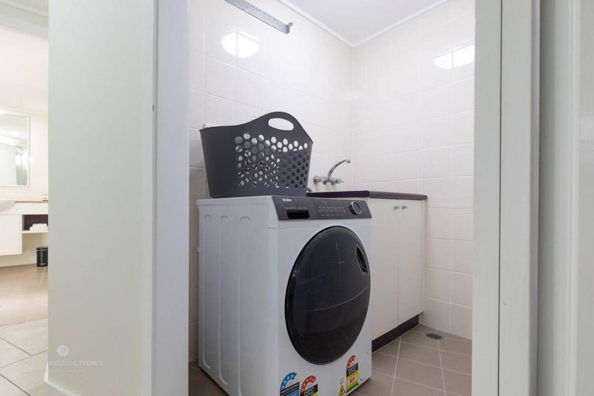 Beaches Retreat - 3 Bedroom W Pool - 5 Min To Apartment