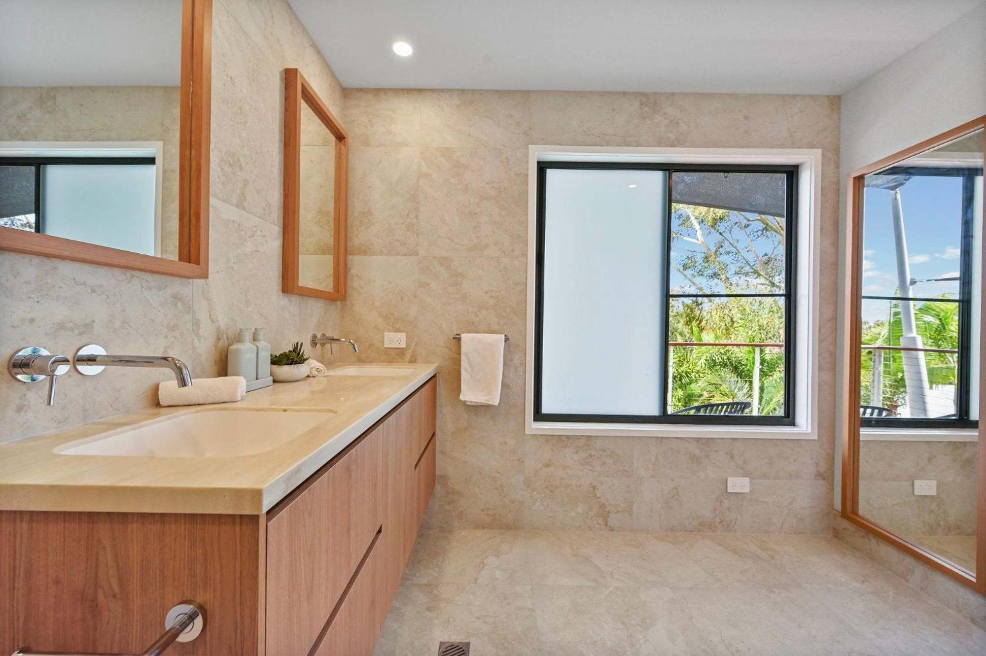 Paradise Palms -