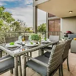 Loka 7 Beachfront Apartment