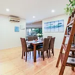 Loka 7 Beachfront Apartment