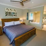 Beach Pad 2 - Modern 2-Bed Unit By The Beach