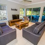 Beach Pad 2 - Modern 2-Bed Unit By The Beach