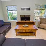 Beach Pad 2 - Modern 2-Bed Unit By The Beach