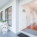 Agnes Bliss - Stunning, Central Four-Bedroom Beach House In Sunny Agnes Water