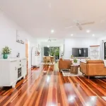 Agnes Bliss - Stunning, Central Four-Bedroom Beach House In Sunny Agnes Water