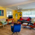 Yellow Cottage - Bush And Beach