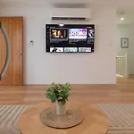 Agnes Break - 3 Bedroom, 2 Bath, 400M To Beach