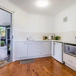 Palms In Paradise - Pet Friendly Airconditioned Beach House