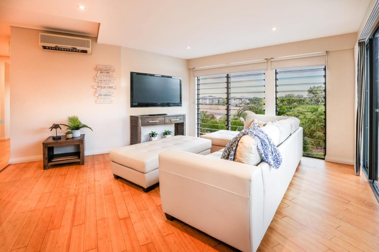 Loka 7 Beachfront Apartment