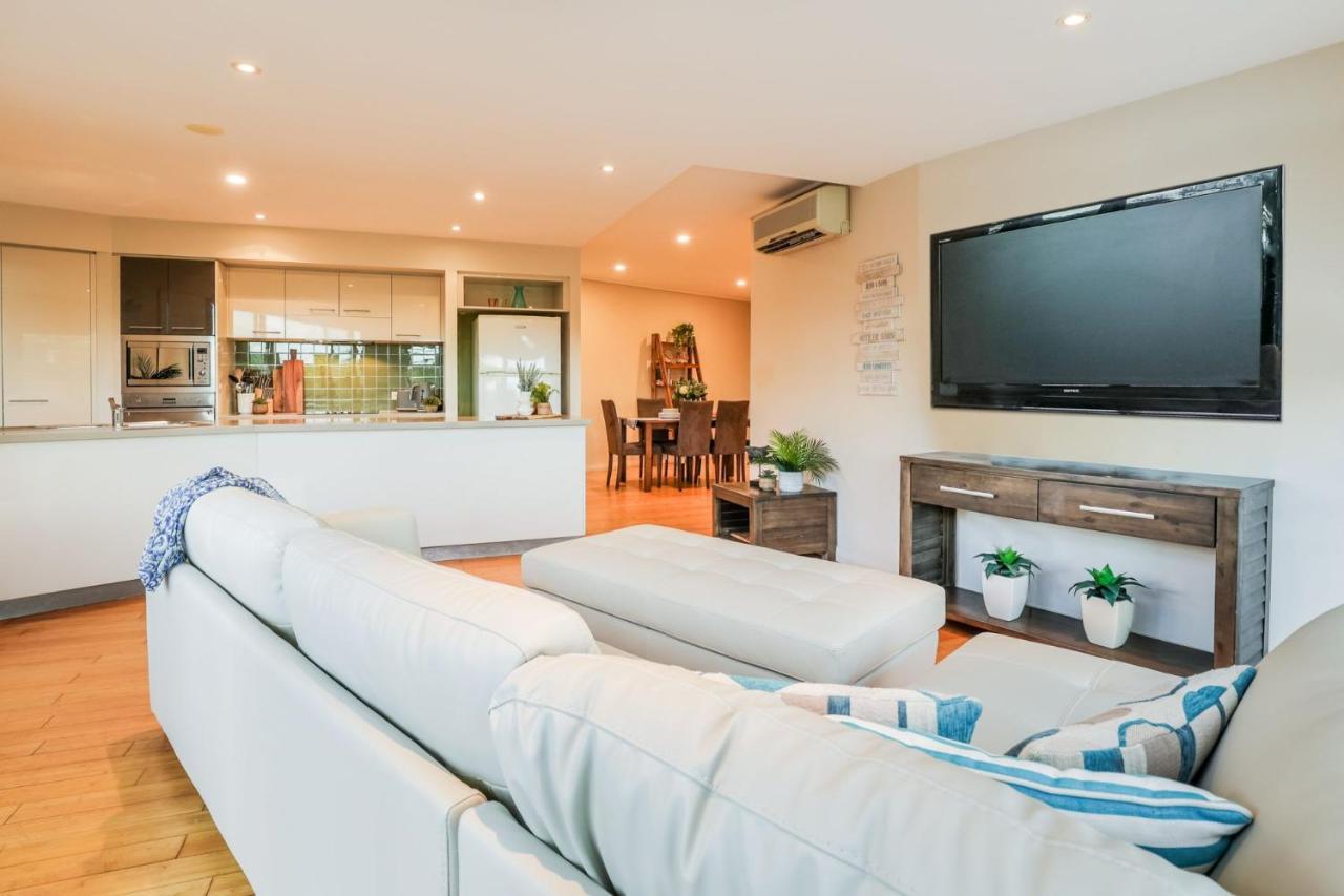 Apartment Loka 7 Beachfront