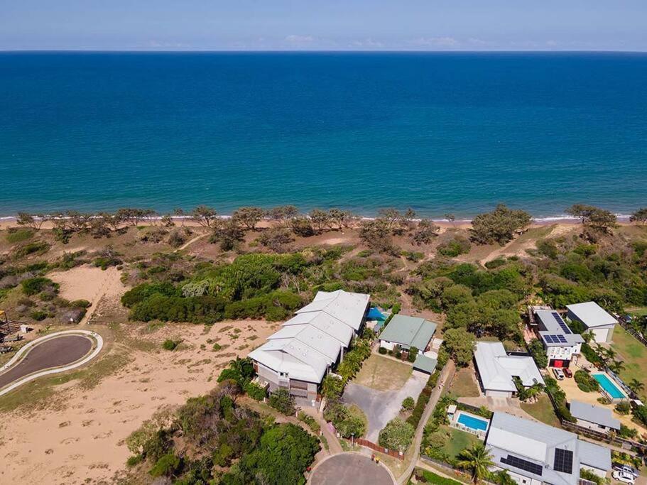 Loka Santi 13 - Gorgeous Beachfront Penthouse With Sea Views & Heated Communal Pool In Sunny Agnes Water