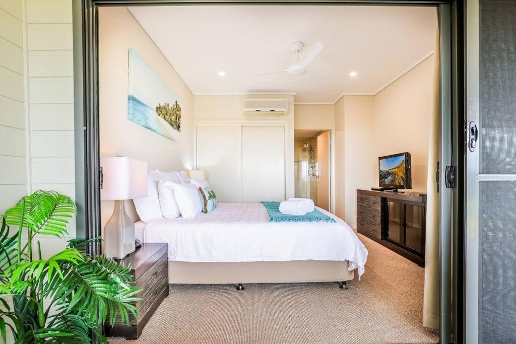 Loka Santi 13 - Gorgeous Beachfront Penthouse With Sea Views & Heated Communal Pool In Sunny Apartment Agnes Water