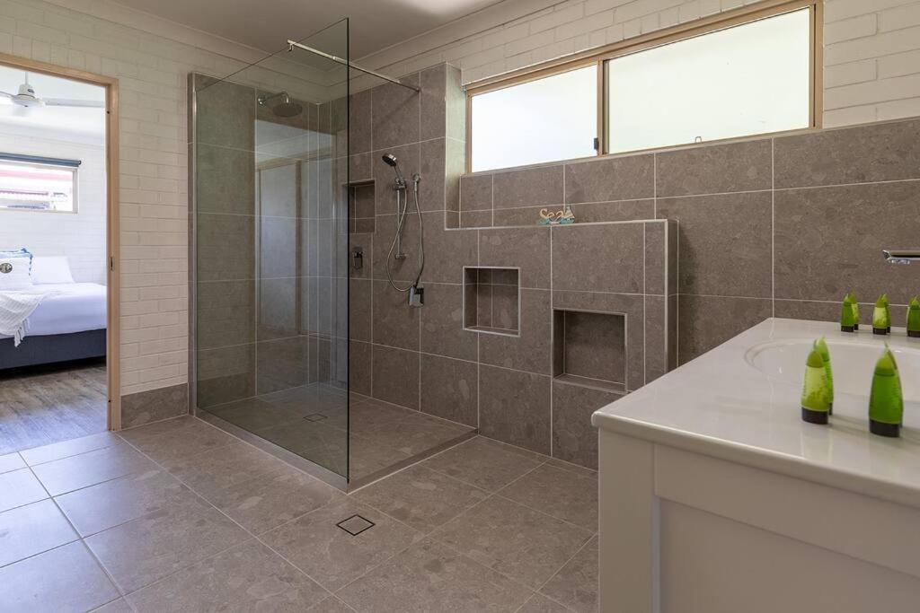 Bella Rose House - 3 Bedroom - 5min To Holiday home *