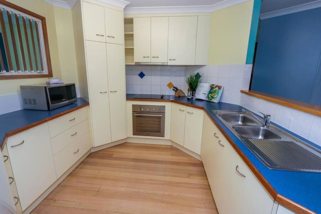 Mcleods - Three-Bedroom, Pet-Friendly Coastal Escape In Central Agnes Water Holiday home Agnes Water