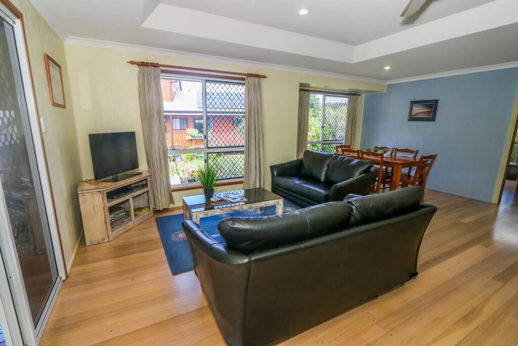 Mcleods - Three-Bedroom, Pet-Friendly Coastal Escape In Central Agnes Water Holiday home *