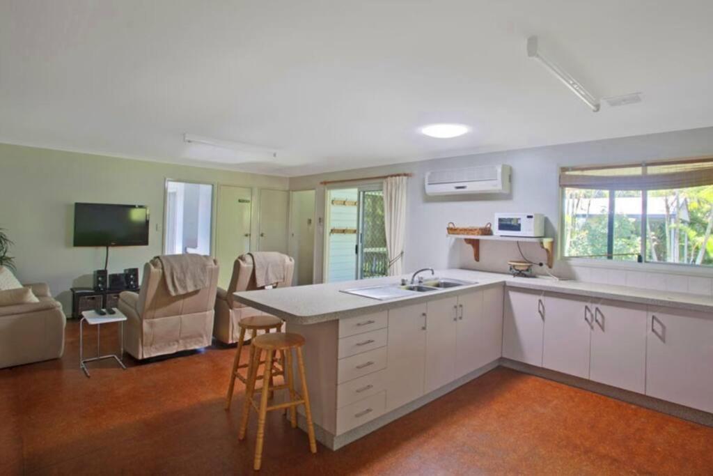On Agnes Time - Large, 3-bedroom, Coastal In Agnes Water, Short Walk To Stunning Main * Agnes Water