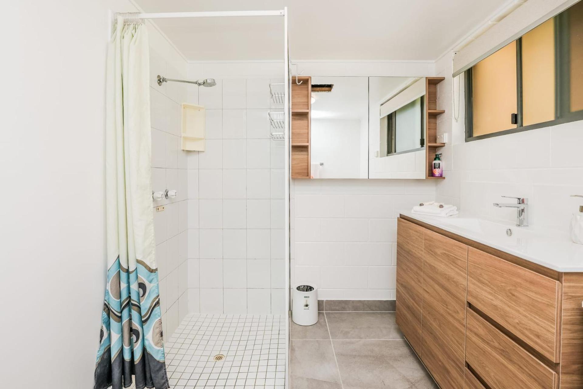 Merindah - Four-bedroom Modern Pet-friendly In Holiday home *