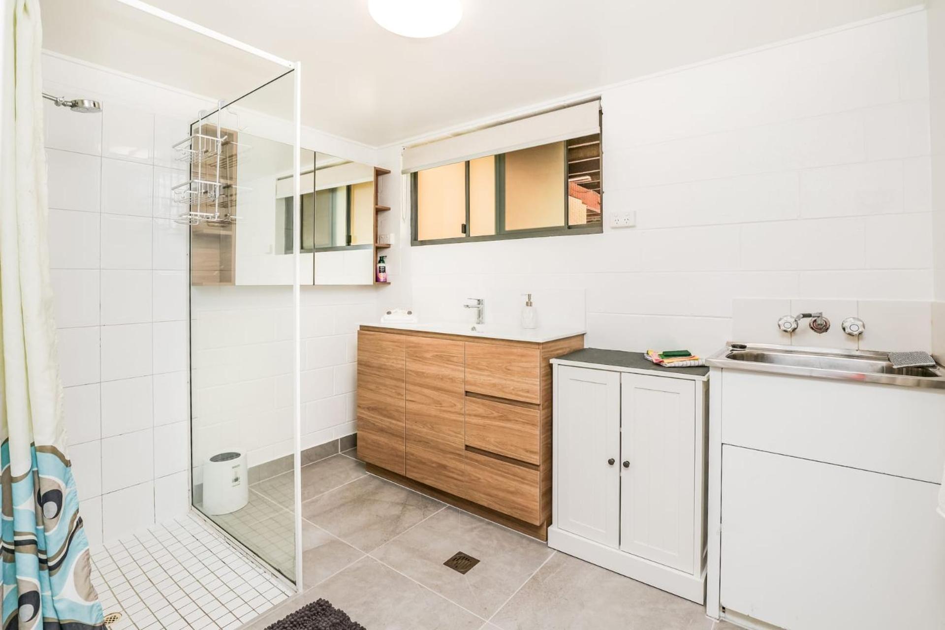 Merindah - Four-bedroom Modern Pet-friendly In Holiday home