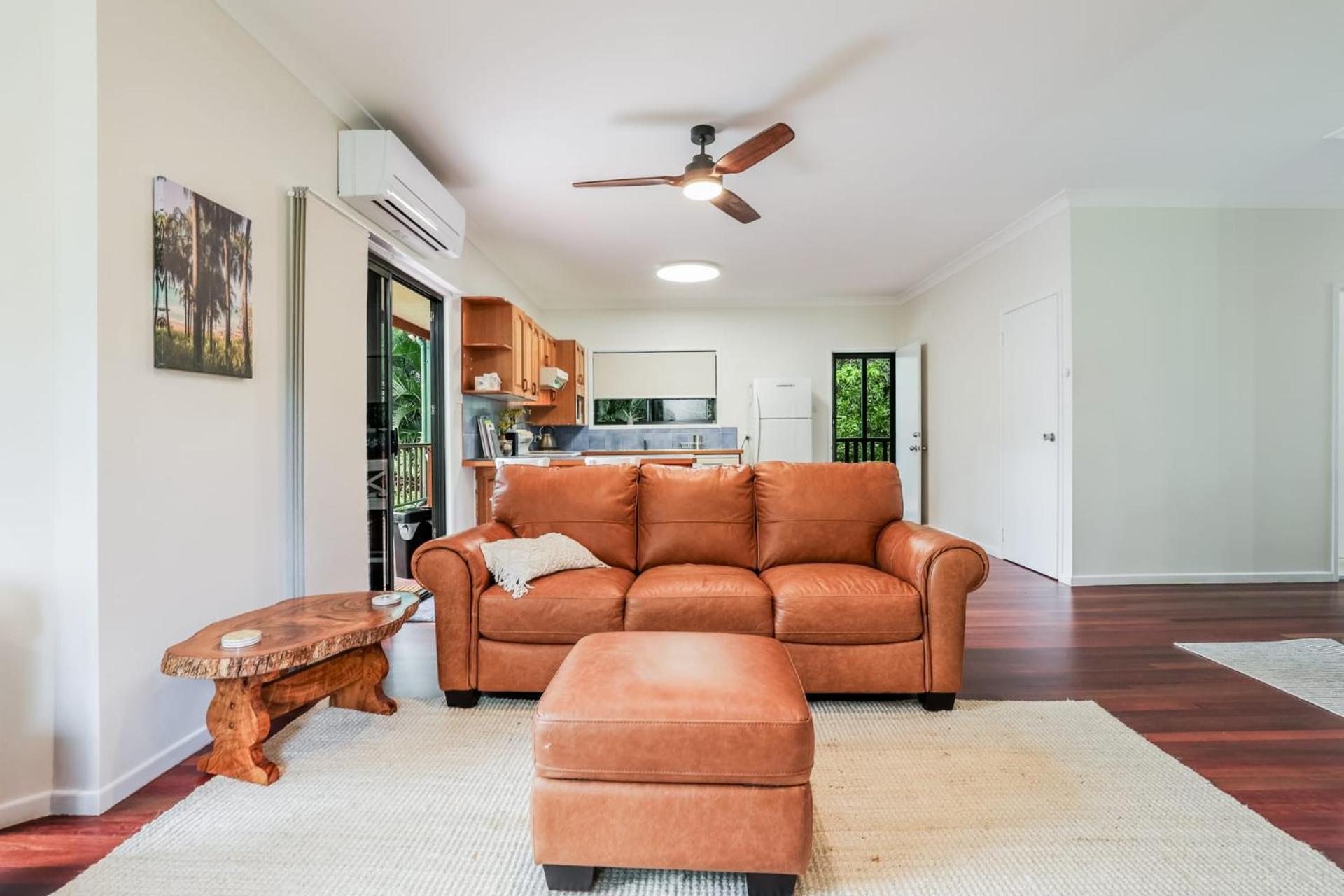 Merindah - Four-bedroom Modern Pet-friendly In Holiday home