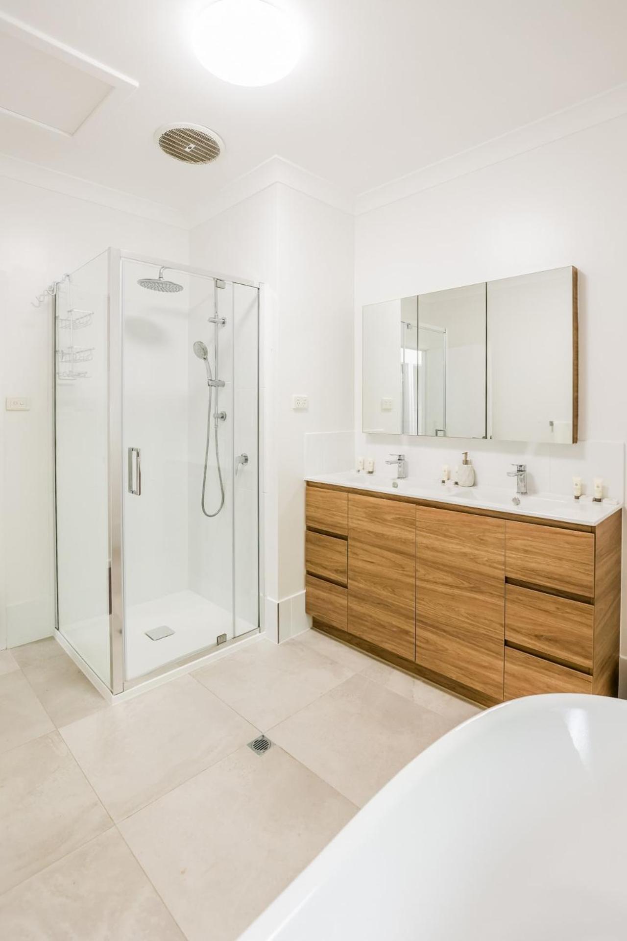 Holiday home Merindah - Four-bedroom Modern Pet-friendly In *