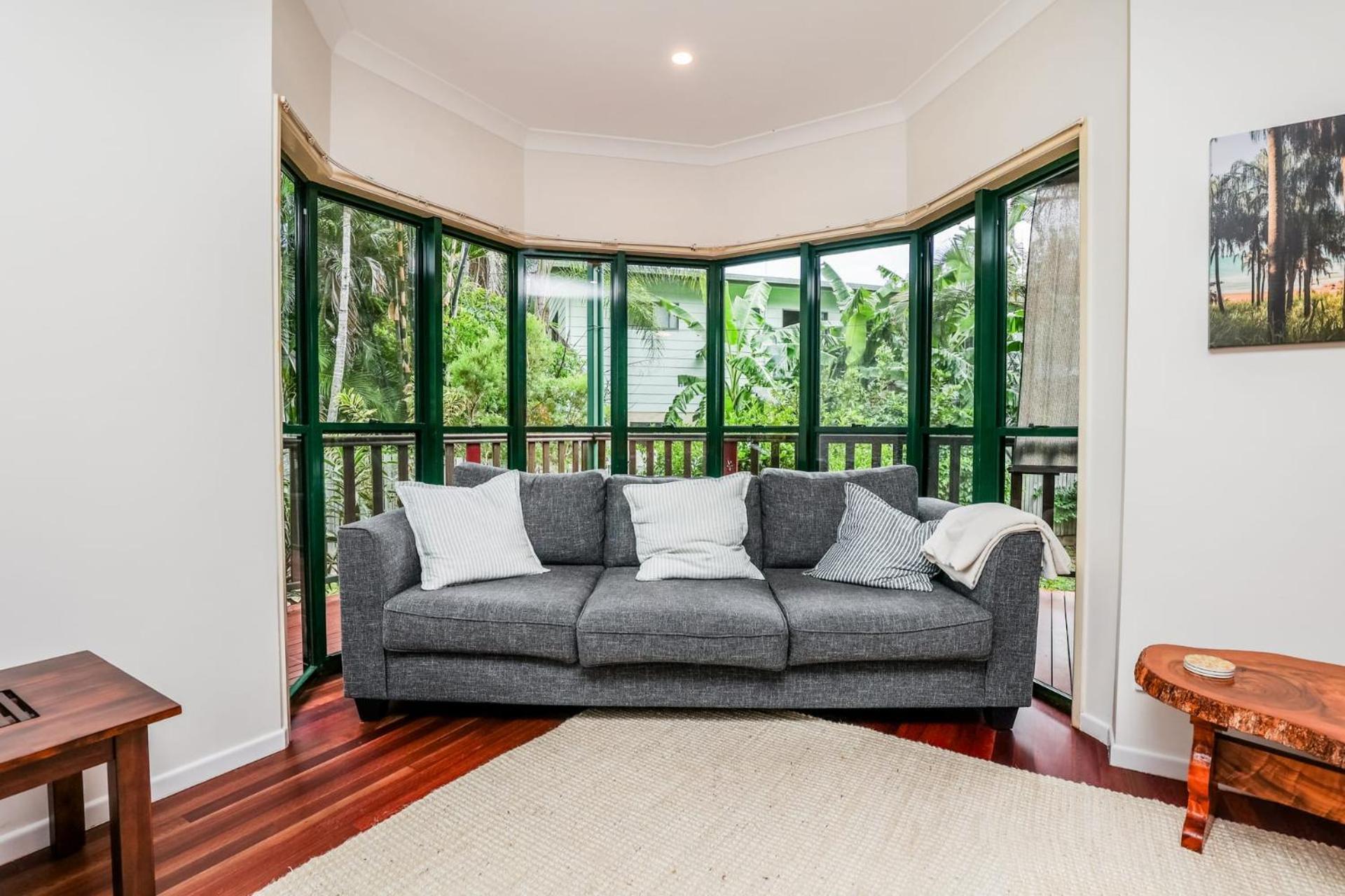 Merindah - Four-bedroom Modern Pet-friendly In Holiday home