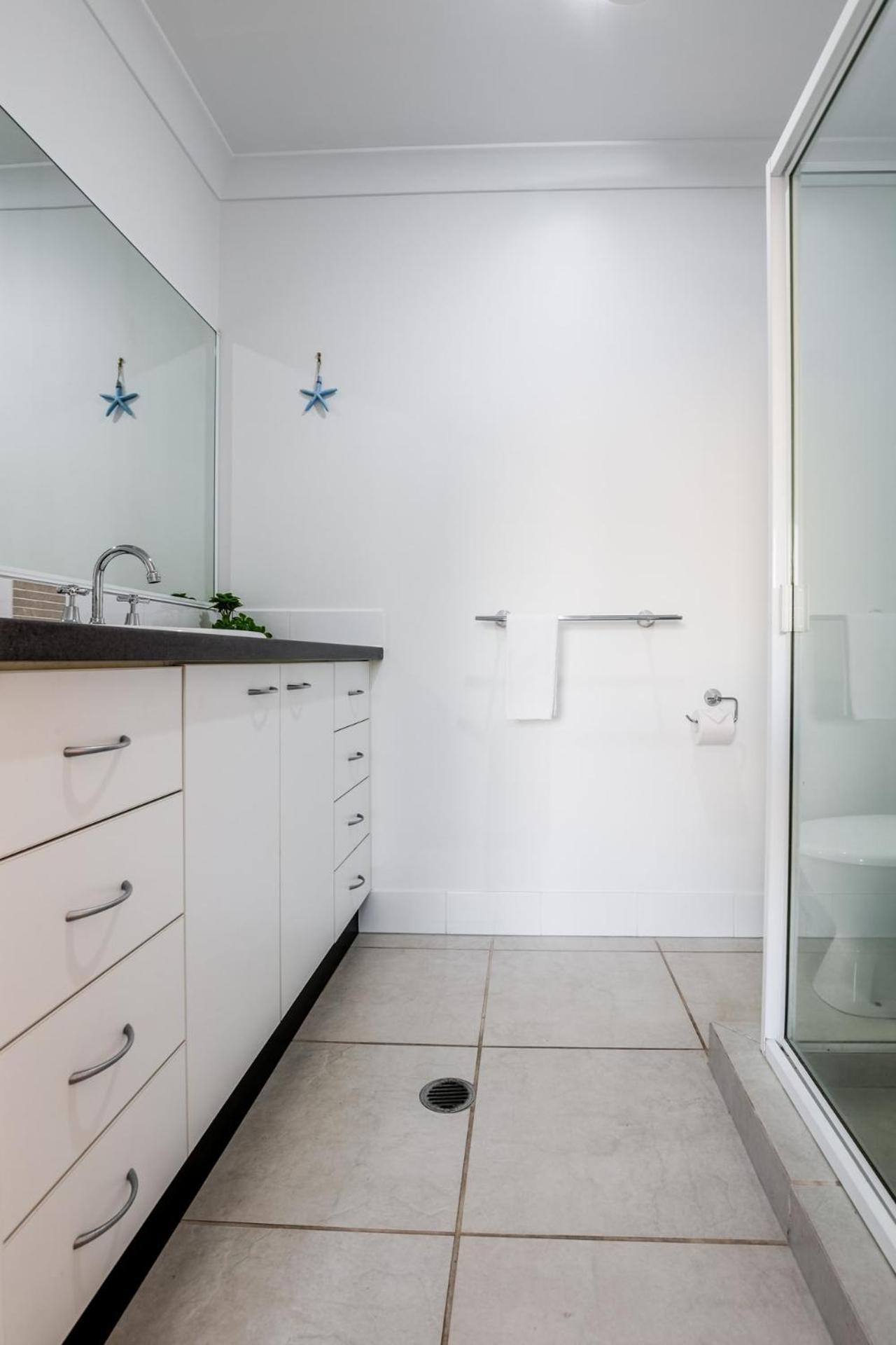 Swell Life - Spacious 3-bedroom Retreat In *