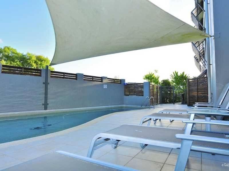 Apartment Karma - Three-bedroom Beachside Escape With Heated Communal Pool In *