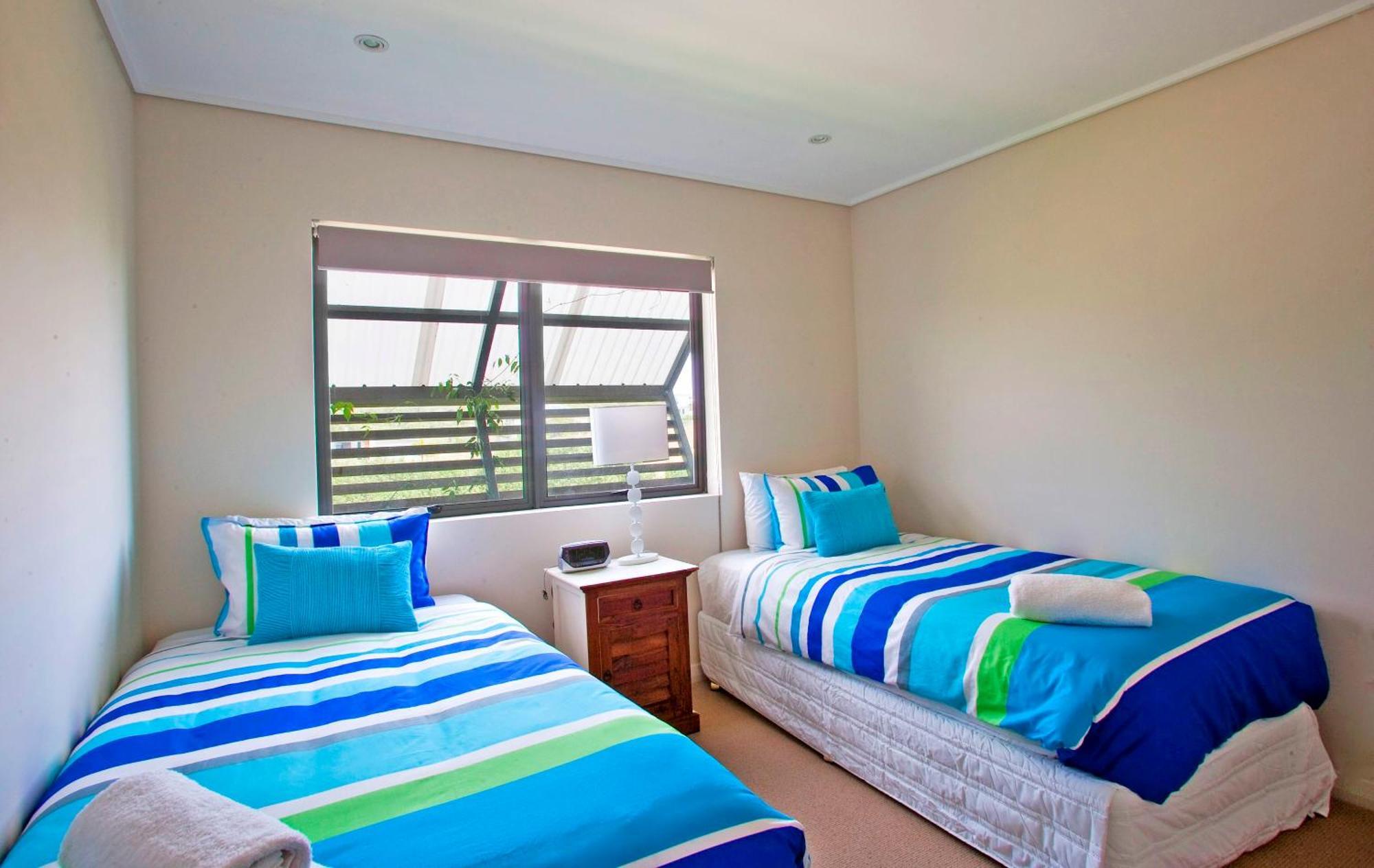 Apartment Karma - Three-bedroom Beachside Escape With Heated Communal Pool In *