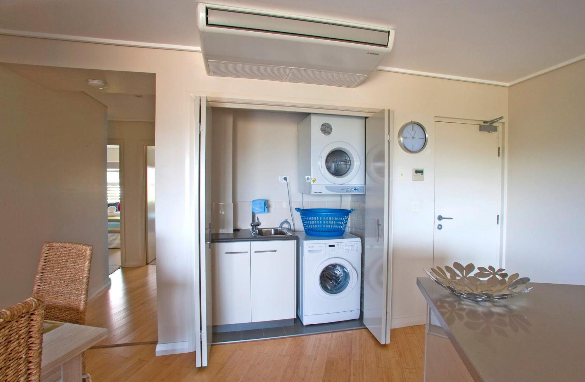 Karma - Three-bedroom Beachside Escape With Heated Communal Pool In Apartment *