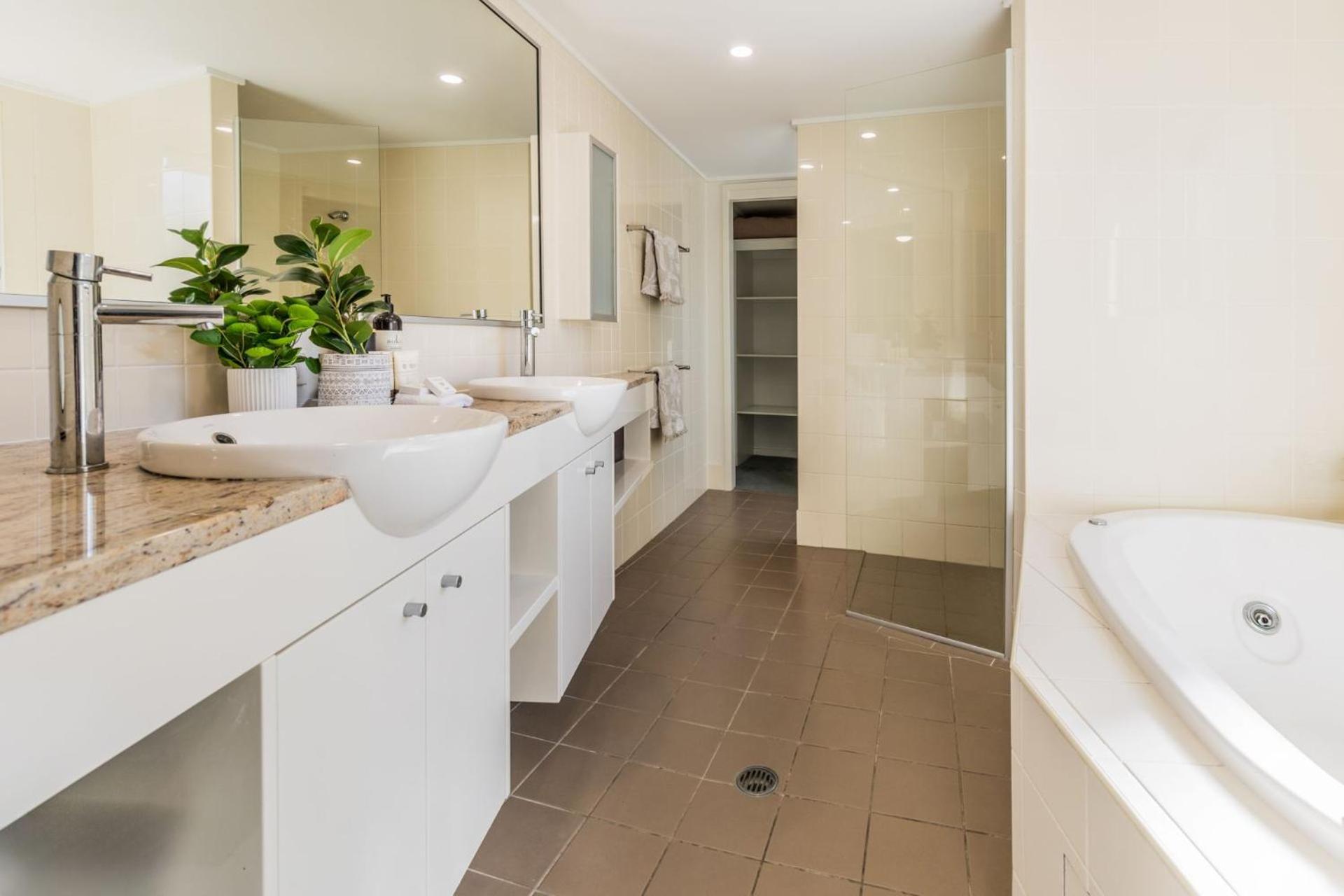 Apartment Pavillions 400