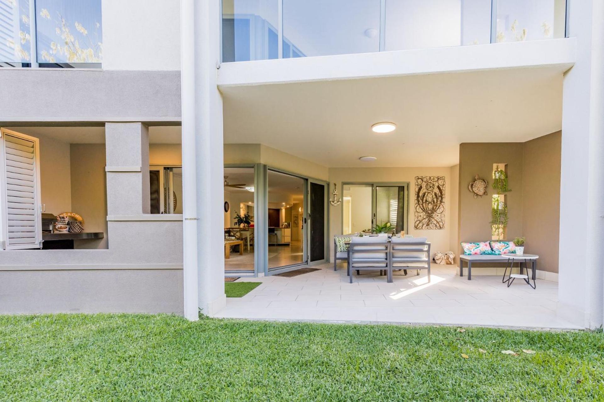 Pavillions 400 Apartment