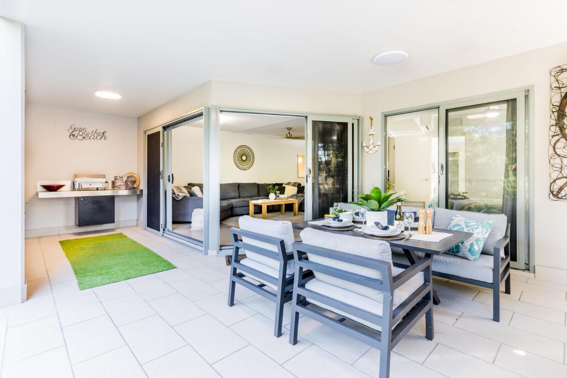 Pavillions 400 Apartment