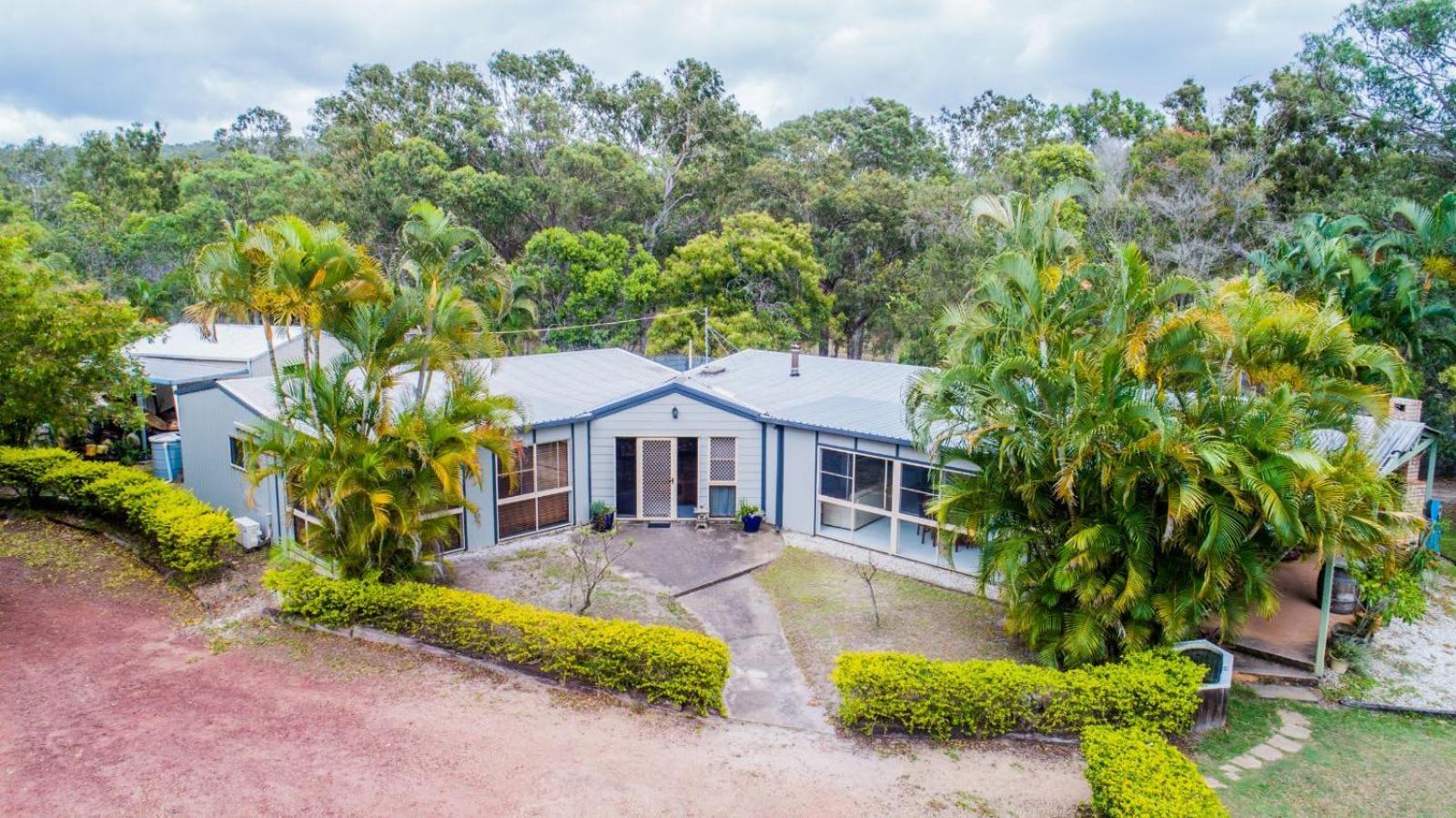 Dragon - Large Pet-friendly With Pool & Beautiful Bushland In Holiday home Agnes Water