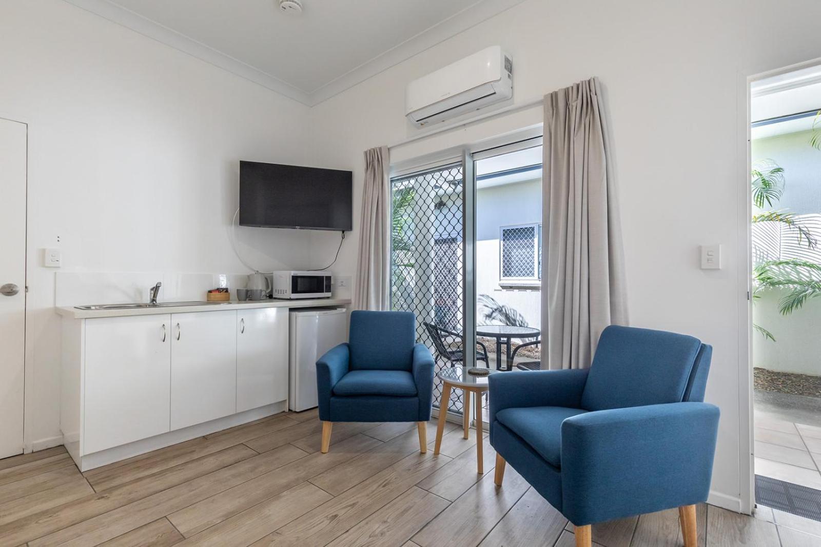 Beachcomber In Agnes Apartment
