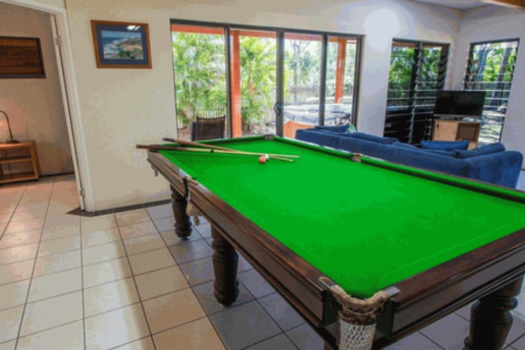 Holiday home Seabreeze - 5 Bedroom W Pool Table - Beachfront *