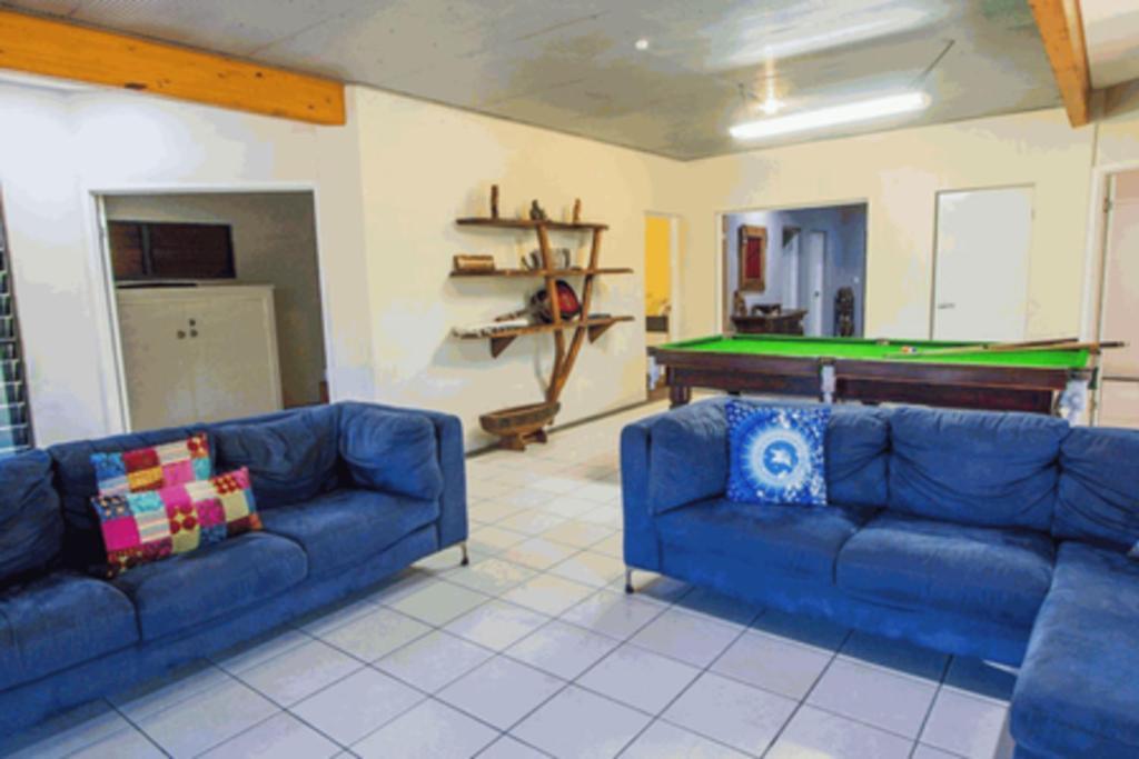 Seabreeze - 5 Bedroom W Pool Table - Beachfront Holiday home *