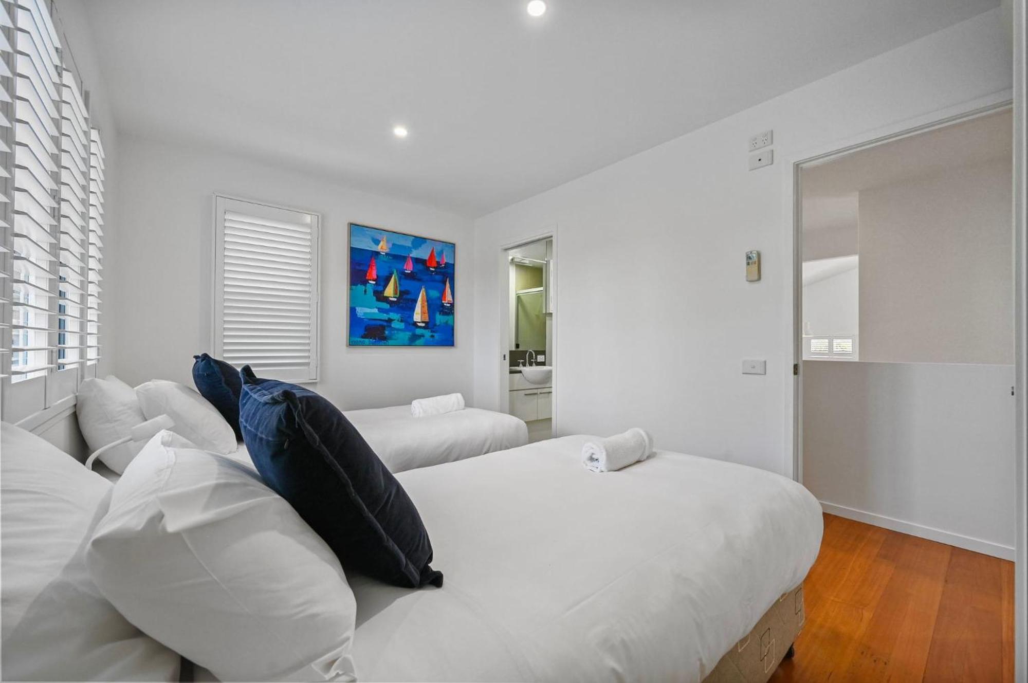 Paradise Palms -