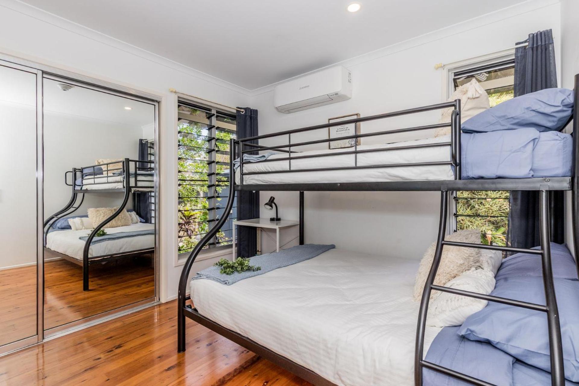 Palms In Paradise - Pet Friendly Airconditioned House Holiday home *