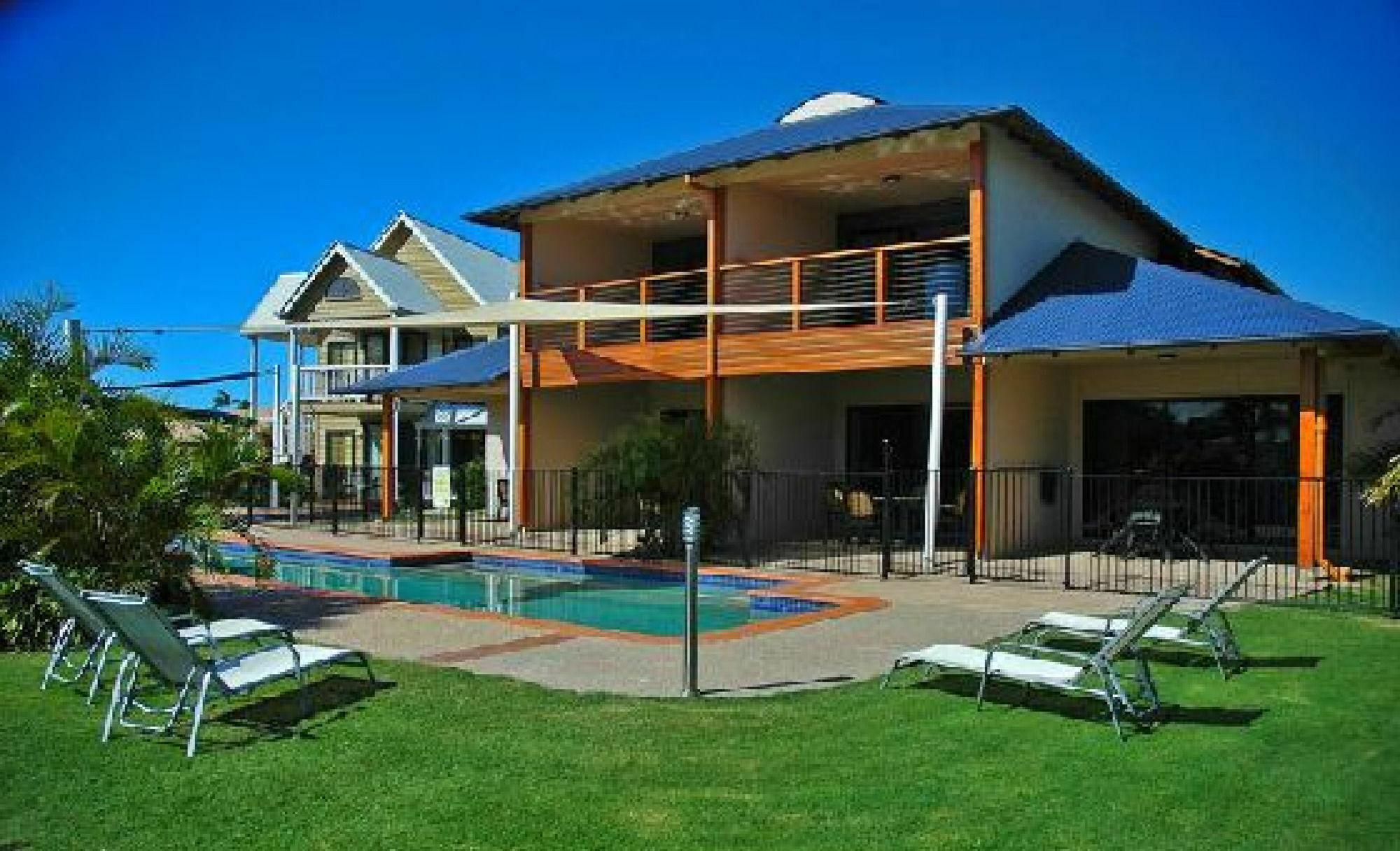 Resort Edge On Beaches Agnes Waters 1770 4*