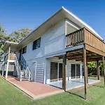 A Lure - Large 3-Bedroom Central Beach House, Just A 2-Minute Walk To Gorgeous Agnes Water Main Beach